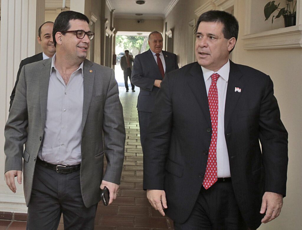 La Fiscalía General de Paraguay inició una investigación contra el expresidente Horacio Cartes y el actual vicepresidente, Hugo Velásquez (Foto: Política.com)