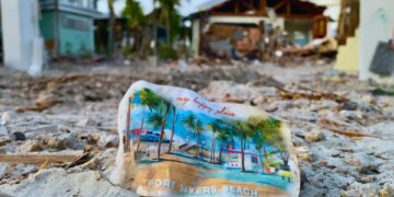 Fotograma cedido por Climate Productions de una escena del documental "Price of Paradise: Surviving Hurricane Ian". EFE/Climate Productions