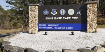 Imagen reciente de la entrada de la base de Cape Cod, donde Jack Teixeira trabajaba. EFE/EPA/CJ GUNTHER
