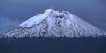Fotografía del volcán Cotopaxi de Cotopaxi (Ecuador), en una imagen de archivo. EFE/José Jácome
