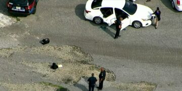 SWAT interviene a el vehículo de un presunto tirador en el suroeste de Atlanta. Foto: Portal web/ANF.