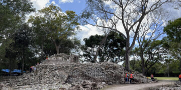 Fotografía de una zona arqueológica de Chichén Itzá donde se realizó el hallazgo de un disco con jeroglíficos mayas, el 8 de abril de 2023, en la ciudad de Mérida (México). EFE/Martha López