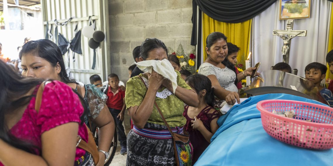 Personas asisten al velorio de Francisco Gaspar Rojché, una de las 40 víctimas del incendio en un centro migratorio de México del pasado 27 de marzo, este 12 de abril de 2023 en Chicacao (Guatemala). EFE/ Esteban Biba