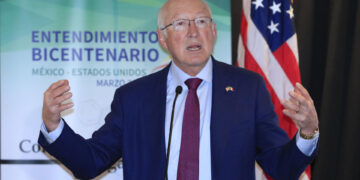 Fotografía de archivo del embajador de Estados Unidos en México, Ken Salazar. EFE/Mario Guzmán