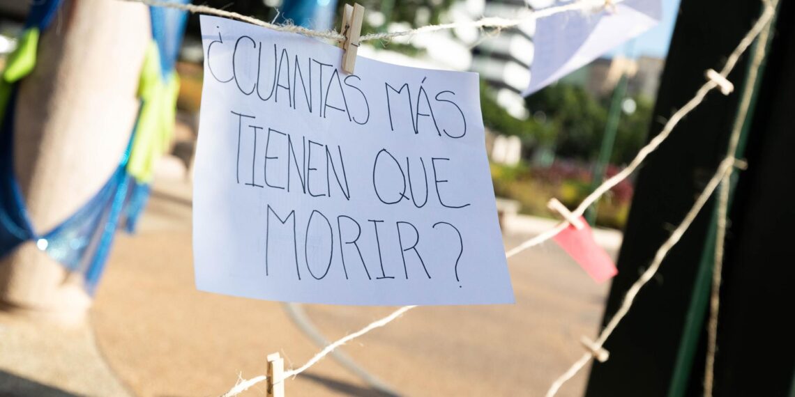 Fotografía de archivo en la que se registró un cartel que denuncia los femininicidios en Venezuela, durante una protesta contra la violencia machista, en Caracas (Venezuela). EFE/Rayner Peña