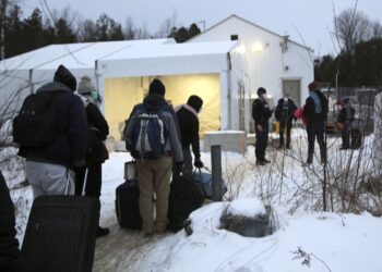 Básicamente, quienes crucen desde Estados Unidos a Canadá serán devueltos. Se considera que EE.UU. es el primer país seguro al que arribaron, y es aquí donde deben solicitar el asilo. Créditos: AP