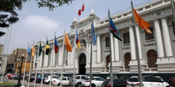 Vista general de la sede del Congreso peruano, en el centro de Lima, en una fotografía de archivo. EFE/Juan Ponce Valenzuela