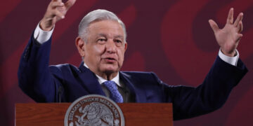 El presidente de México, Andrés Manuel López Obrador habla durante su conferencia matutina hoy, en Palacio Nacional en Ciudad de México (México). EFE/Sáshenka Gutiérrez