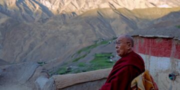 El Dalai Lama en su residencia en la remota aldea del Himalaya de Lingshed, Ladakh, India, el 11 de agosto de 2022. Foto: Twitter/@DalaiLama/Tenzin Choejor.