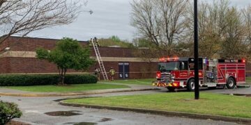 Atención de un reporte de fuego en una escuela secundaria de Hall. Foto: Portal web/ANF.