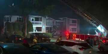 Un incendio ha desplazado a cerca de 60 personas en condado de Cobb. Foto: Atlanta News First