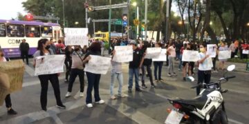 Manifestantes exigen la aparición de la joven de 15 años. Foto: Isidro Corro. EL UNIVERSAL