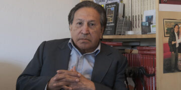 El expresidente peruano Alejandro Toledo posa este 20 de abril de 2023 durante una entrevista con Efe en Menlo Park, California (EE.UU). EFE/ Guillermo Azábal