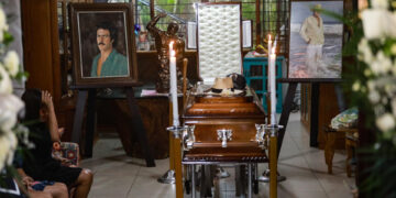 El cuerpo del actor Andrés García es velado hoy en su casa al poniente del puerto del puerto de Acapulco, en el estado de Guerrero (México). EFE/David Guzmán.
