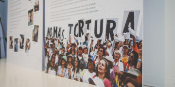 Exposición "Latinoamérica sin presos políticos" en la Fundación Carlos de Amberes de Madrid. EFE/Virginia Domínguez