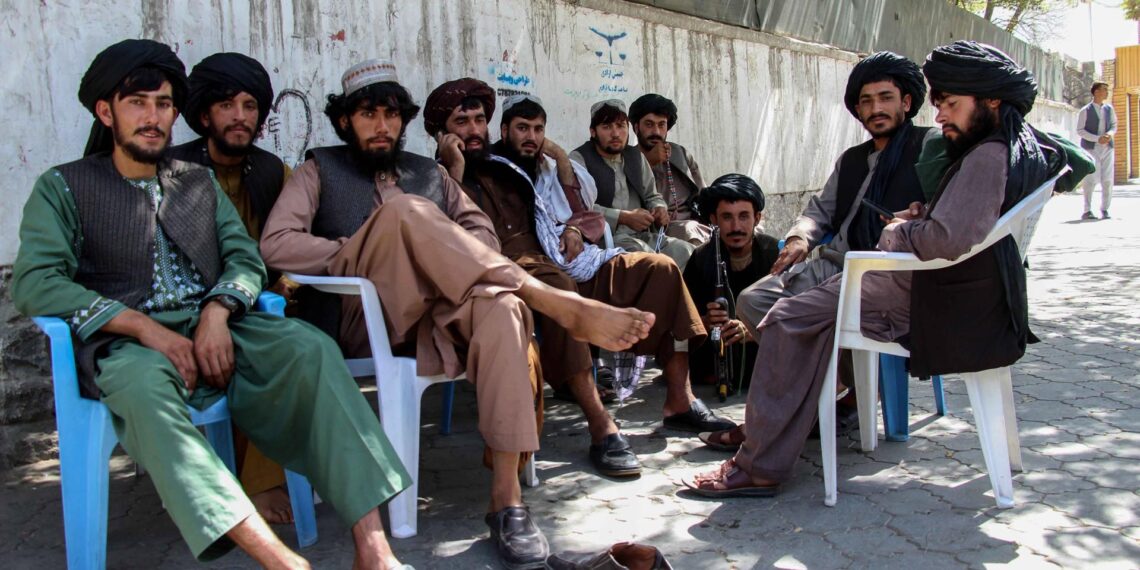 Fotografía de archivo en la que se registró a un grupo de Talibanes en Kabul (Afganistán). EFE/Stringer