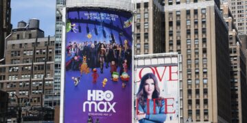 Vista de un cartel con un anuncio de la plataforma de "streaming" HBO Max, en una fotografía de archivo. EFE/Justin Lane