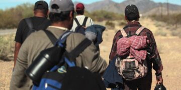 La propuesta, de 130 páginas, reproduce en gran medida la política migratoria de 'tolerancia cero' que llevó a cabo el gobierno del presidente Donald Trump (Univision)