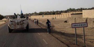 La misma fuente añadió que el Ejército maliense rescató a dos personas, al tiempo que encontraron un vehículo incendiado por los supuestos terroristas. (Foto: TeleSUR)