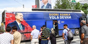 Bus electoral del presidente turco, Recep Tayyip Erdogan, este sábado en Ankara. EFE/EPA/SEDAT SUNA