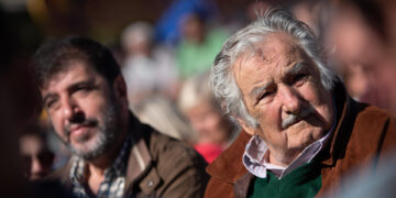 El ex presidente de Uruguay José Mujica fue registrado este lunes, 1 de mayo, durante un acto organizado por la central sindical PIT-CNT, con motivo del Día Internacional de los Trabajadores, en Montevideo (Uruguay). EFE/Gianni Schiaffarino
