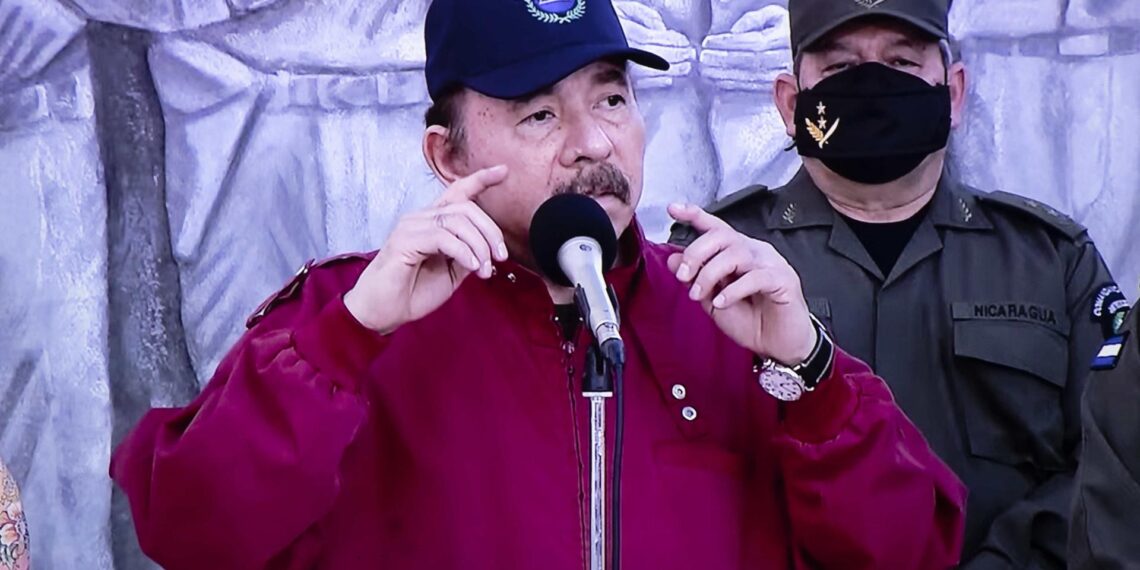Fotografía de archivo en la que se registró al presidente de Nicaragua, Daniel Ortega, durante un acto público, en Managua (Nicaragua). EFE/Jorge Torres