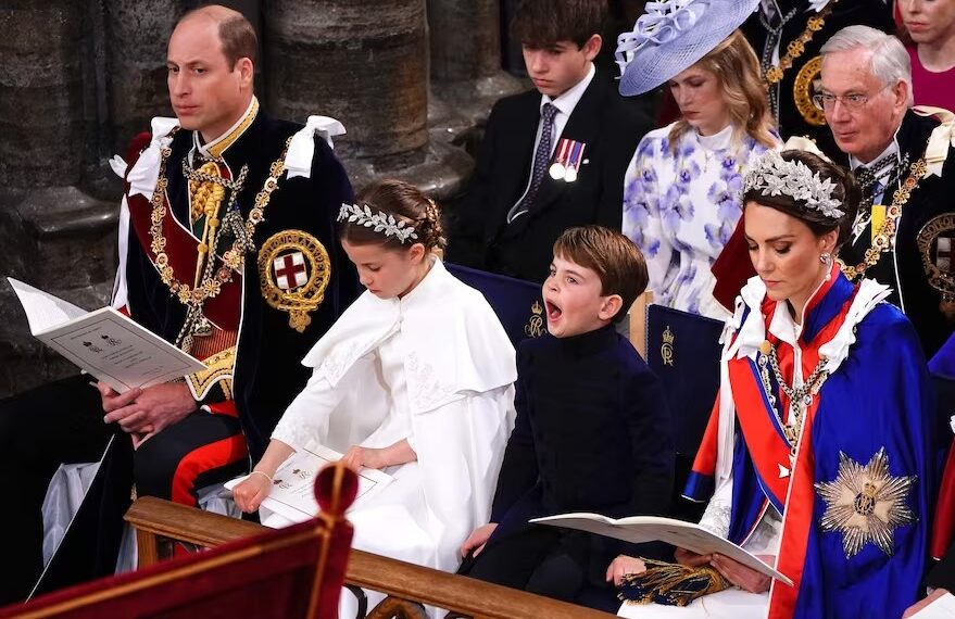 El príncipe Luis bosteza durante la coronación. Foto: La Nación/YUI MOK/POOL