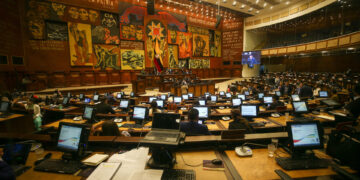 Fotografía de una sesión de debate en la Asamblea Nacional (Parlamento) en Quito (Ecuador).EFE/ José Jácome