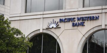Una sucursal de Pacific Western Bank se ve en Glendale, California, EE. UU.. EFE/CAROLINE BREHMAN