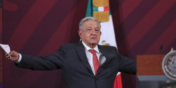 El presidente de México, Andrés Manuel López Obrador, durante su conferencia matutina hoy, en Palacio Nacional en la Ciudad de México (México). EFE/ Mario Guzmán