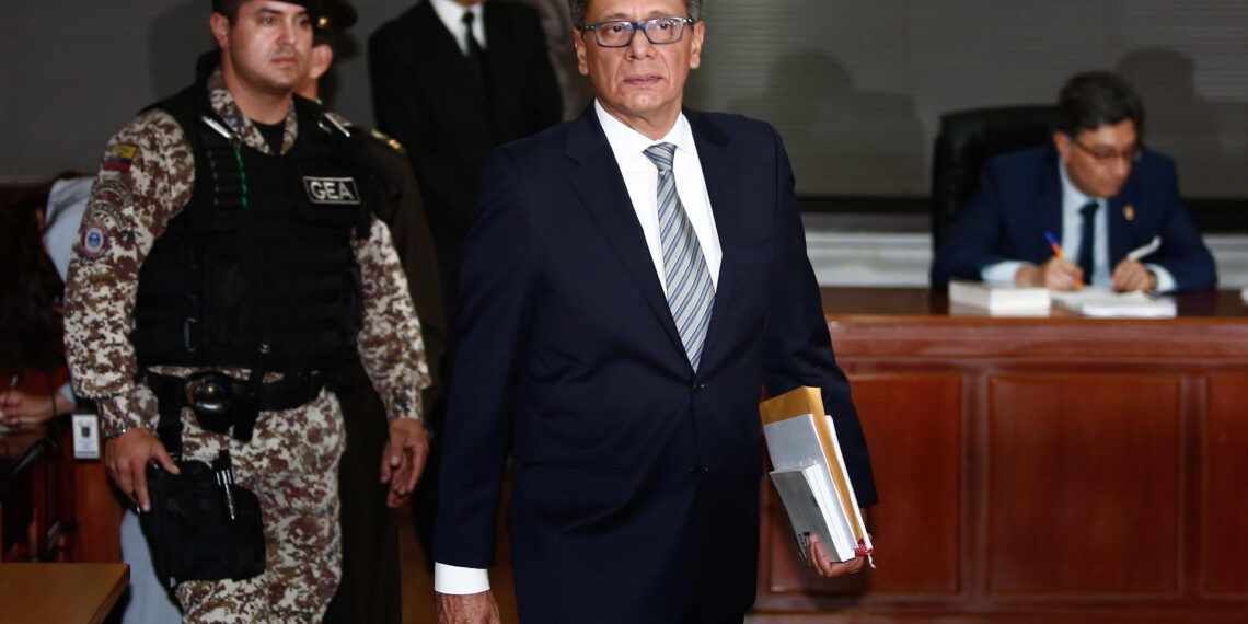 El ex vicepresidente de Ecuador Jorge Glas (c), en una fotografía de archivo. EFE/José Jácome