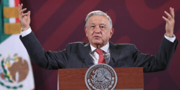 El presidente de México, Andrés Manuel López Obrador, durante su conferencia matutina hoy, en Palacio Nacional en la Ciudad de México (México). EFE/ Mario Guzmán