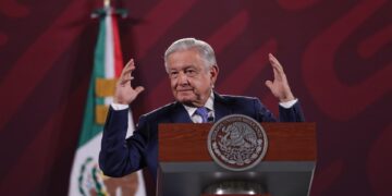 El presidente de México, Andrés Manuel López Obrador, durante su conferencia matutina hoy, en Palacio Nacional en Ciudad de México (México). EFE/Sáshenka Gutiérrez