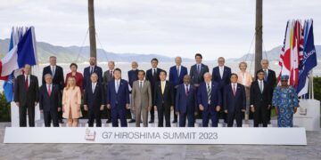 Los líderes y delegados posan para una foto grupal en el Grand Prince Hotel Hiroshima durante la Cumbre del G7 en Hiroshima, Japón, el 20 de mayo de 2023. EFE/EPA/JAPAN POOL JAPAN OUT, EDITORIAL USE ONLY, NO SALES