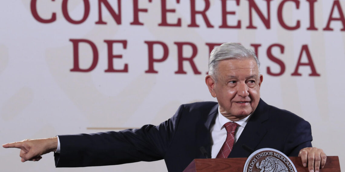 El Presidente de México, Andrés Manuel López Obrador, habla durante su conferencia matutina hoy, en el Palacio Nacional en Ciudad de México (México). EFE/Mario Guzmán