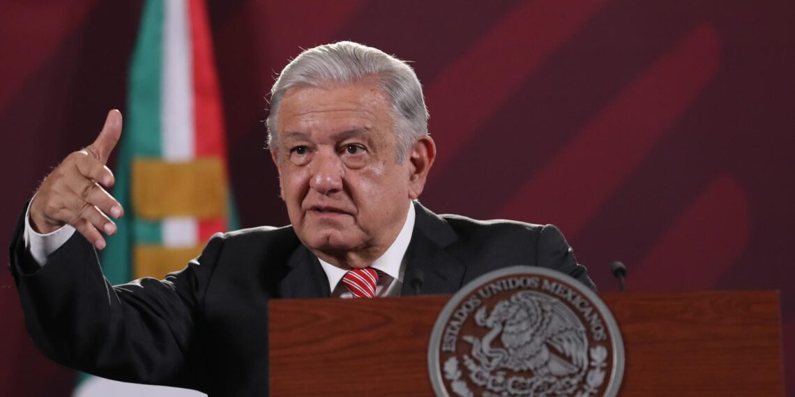 El presidente de México, Andrés Manuel López Obrador, habla durante su rueda de prensa matutina hoy, en el Palacio Nacional en la Ciudad de México (México). EFE/ Sáshenka Gutiérrez