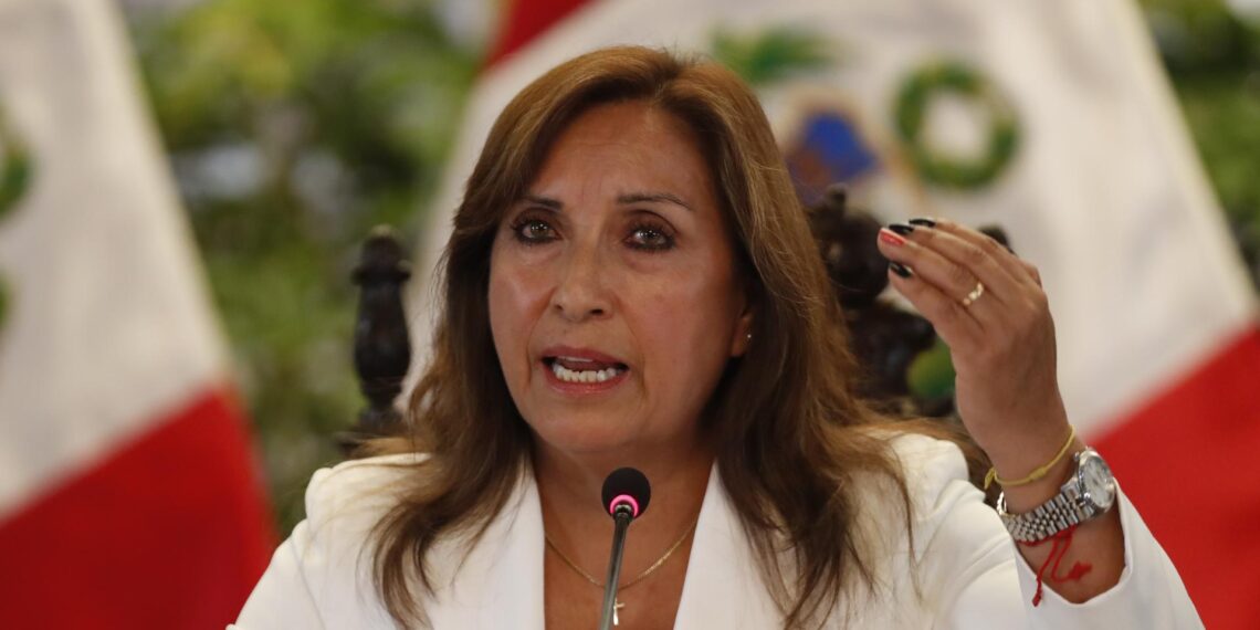 La presidenta del Perú, Dina Boluarte, en una fotografía de archivo. EFE/Paolo Aguilar