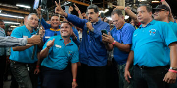 Fotografía cedida este jueves, 18 de mayo, por prensa de Miraflores en la que se registró al presidente de Venezuela, Nicolás Maduro, duratne un acto de gobierno, en Carabobo (Venezuela). EFE/Prensa de Miraflores