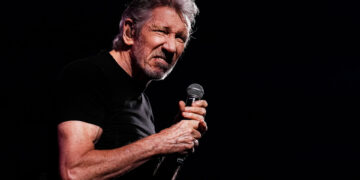 El músico Roger Waters actúa dentro de su gira de despedida "This Is Not A Drill", en una fotografía de archivo. EFE/ Enric Fontcuberta