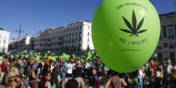 Manifestación de la Marcha Mundial de la Marihuana, este sábado en Madrid. EFE/JJ Guillén