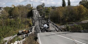 Restos de los bombardeos rusos sobre infraestructuras ucranianas. EFE/EPA/ATEF SAFADI