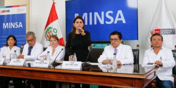 La ministra de Salud, Rosa Gutiérrez, informó sobre las medidas de supervisión y control del dengue a nivel nacional. Foto: Twitter/@Minsa_Peru