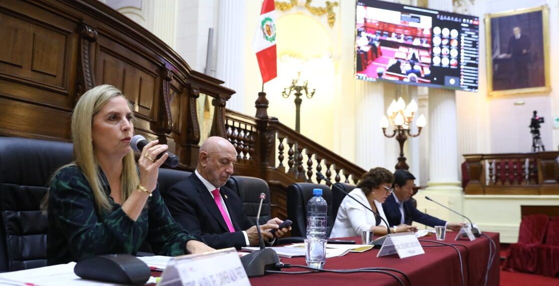El debate de la moción que expresa su rechazo a las declaraciones de Andrés López Obrador, presidente de México, en la Comisión de Relaciones Exteriores del congreso peruano. Foto: Twitter/@congresoperu
