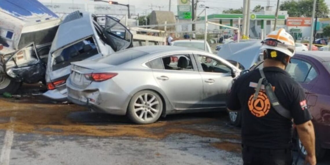 Tráiler arrolla 9 autos en carretera Apodaca-Juárez. Foto: TW / @PC_NuevoLeon