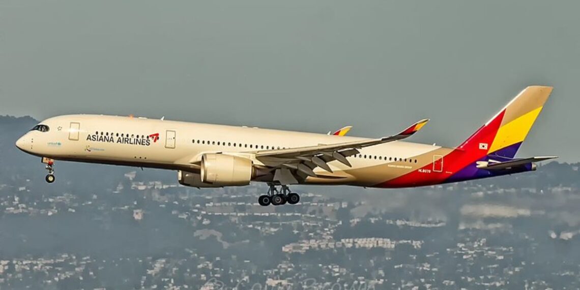 Iamgen referencial de un avión de Asiana Airlines. Foto: Colin Brown