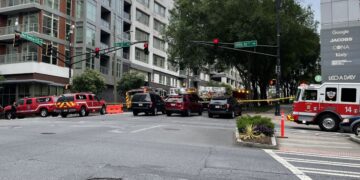 Derrumbe de Grúa en Midtown deja al menos 4 heridos. Foto: TW / @RobDiRienzo