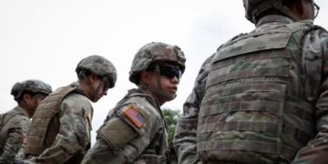 Miembros de las reservas del Ejército podrán participar en acciones no especificadas en la frontera con México. (REUTERS/Marco Bello)