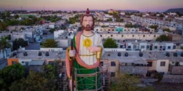 Estatua gigante de San Judas Tadeo en la tierra de El Chapo. Foto: FIA