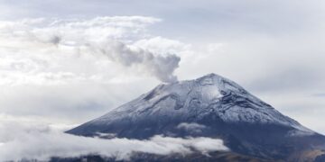 El Popocatépetl, cuyo proceso eruptivo se reactivó en diciembre de 1994, se ubica en los límites de los estados de México, Morelos y Puebla. Crédito: Archivo