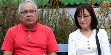 Lorenzo Joel Medina (I) y Rosa Elvia Mercado, familiares de dos estudiantes del Tecnológico de Monterrey asesinados en 2010, participan durante una entrevista con EFE hoy, en la Ciudad de México (México).  EFE/Mario Guzmán